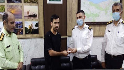 سرباز وظیفه شناس چک گم شده را به صاحبش برگرداند